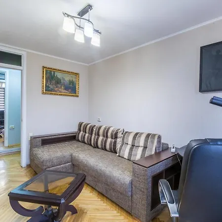Apart On Nezavisimosti 72 Apartament *